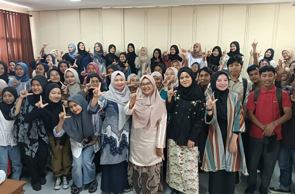 IPII UIN Mahmud Yunus Batusangkar Gelar Kuliah Tamu Bersama Sri Wahyuni, M.IP dan Rika Jufriazia Manita, M.I.Kom di UIN Sunan Gunung Djati Bandung, Bahas Kesiapsiagaan Bencana di Perpustakaan